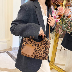 Bolso bandolera de alto <span class=keywords><strong>nivel</strong></span> de apariencia para mujer, nueva moda, de gamuza de leopardo Vintage bandolera, paquete de bolso de cubo de estilo extranjero - Product Image 6