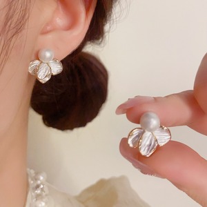 À la mode exquis polyvalent cuivre aiguille blanc mince enduit pétale perle boucles d'oreilles pour les femmes Unique à la mode Zircon - Product Image 1