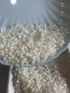 Granulés de plastique EVA de haute qualité 18% 28% pour le moulage de pantoufles et de chaussures <span class=keywords><strong>Crocs</strong></span>, matériau en mousse EVA durable - Product Image 4