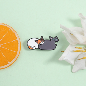 Pin Enamel Kartun Kucing Ganas Lucu, Bros Kucing Menggigit, Grosir, Lencana Kerah, Perhiasan Hewan Imut - Product Image 2