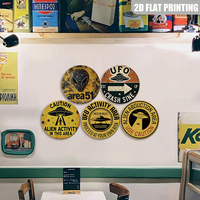 Letreros de metal rústicos con advertencia de actividad alienígena en este área, decoración para garaje o cueva de hombre