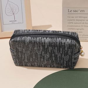 Étui carré de voyage portable pour femme au design personnalisé vente en gros pochette à paillettes trousse de maquillage cosmétique avec fermeture éclair - Product Image 3