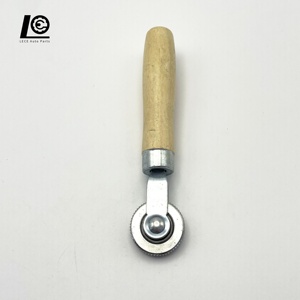 Outil de réparation de pneus de haute qualité, rouleau et aiguille à roulement à billes de 6 mm avec manche en bois - Product Image 5