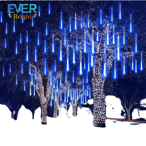 LED流星シャワーストリングライト IP65防水 屋外 クリスマス 結婚式＆ホリデーパーティーデコレーション - Product Image 1