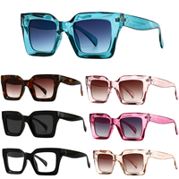 Lunettes de soleil tendance 2026 : Monture rectangulaire vintage de marque, verres colorés, style carré, idéales pour l'été