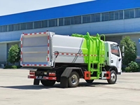 Camion à ordures de 8 mètres cubes dédié à la collecte et au transport des déchets urbains