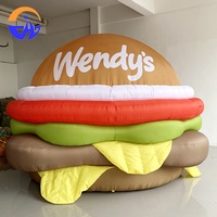 Simulation d'un restaurant fast-food hamburger et frites pour les activités de plein air, modèle de hamburger de dessin animé gonflable