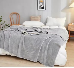 Couverture en flanelle douce de style ananas, couleur personnalisée, 100% polyester, chaude, <span class=keywords><strong>pour</strong></span> toutes les saisons, <span class=keywords><strong>pour</strong></span> <span class=keywords><strong>canapé</strong></span> <span class=keywords><strong>et</strong></span> chambre à coucher - Product Image 3
