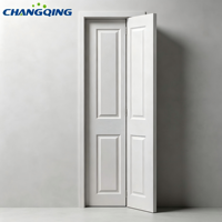 Porte intérieure moderne en bois composite à persiennes, apprêtée blanche, pour la décoration d'appartements