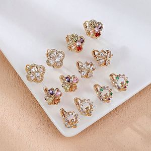 ต่างหูห่วงทรงกุหลาบเล็กชุบทอง 18K ประดับเพชรซิร์คอนสำหรับผู้หญิง - Product Image 2
