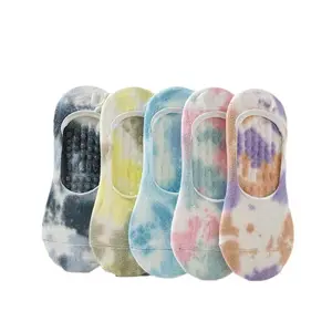 Vente en gros de chaussettes à logo personnalisé tie dye sans glissement chaussettes en silicone sans spectacle hommes femmes chaussettes basses antidérapantes plates