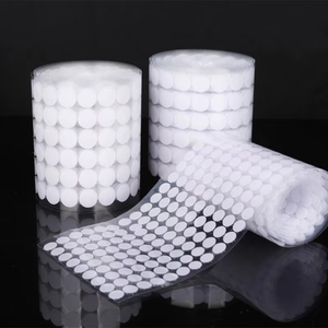 Adesivi silenziosi in materiale in Nylon con Velcroes riutilizzabili personalizzati con gancio e anello - Product Image 1