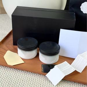 Vela Aromática de Cerámica de Lujo con Doble C, Fragancia Clásica en Blanco y Negro, Regalo para Mujeres, Relajante para el Cuerpo - Product Image 2