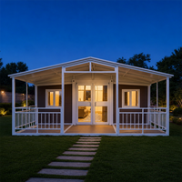 Maison modulaire préfabriquée moderne avec véranda et portes à double vitrage