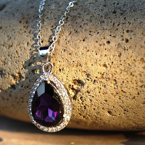 Collar con colgante de lágrima para mujer, cadena elegante con piedras brillantes para fiesta formal, joyería de boda - Product Image 1