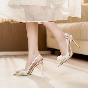Nuevas Sandalias de Verano Elegantes para Mujer 2025: Zapatos de Novia Blancos de Tacón Alto, Estilo Stiletto, con Punta Cerrada, Peep-toe, Florales y sin Talón - Product Image 3