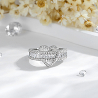 Bijoux de mode populaire 14k zircon plaqué or laiton étincelant couple mariage bague en or en gros