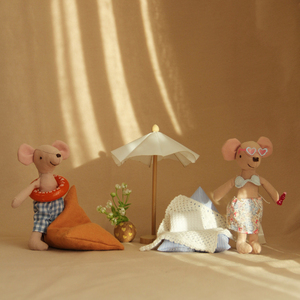 <span class=keywords><strong>Maileg</strong></span>-Style <span class=keywords><strong>plage</strong></span> vacances Miniature jeu ensemble <span class=keywords><strong>souris</strong></span> en peluche poupée avec pouf chaise et Parasol tissu doux décor à la maison modèle cadeau - Product Image 1