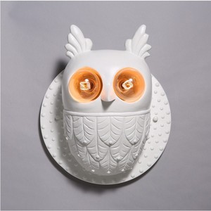 Lampe murale en résine de style européen américain en forme de hibou pour la maison, design créatif pour la chambre à coucher, le couloir, l'entrée de l'hôtel, la chambre d'amis, la table de chevet - Product Image 1