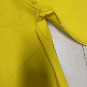 Traje de <span class=keywords><strong>trabajo</strong></span> de poliéster Pvc amarillo Traje de lluvia resistente con chaqueta impermeable con capucha y pantalones de babero Impermeable - Product Image 5