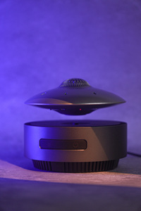 Altavoz Portátil de Plástico con Forma de OVNI, con Elevación Automática, para Fiestas, Hogar y Teléfonos Móviles - Product Image 2