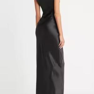 ชุดเดรสฤดูร้อนปี 2025 สำหรับผู้หญิง ผ้าไหม คอวี ตัดเย็บแบบไบแอสคัท ผ่าข้าง ผ้าซาตินเนื้อนุ่ม ชุดเดรสยาวหรูหรา - Product Image 2