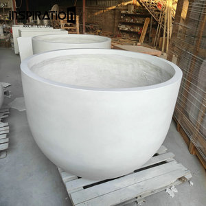 Vaso Alto in Cemento con Foglie Intagliate a Mano, Grande Fioriera in GRC per Esterni, Vaso per Fiori Personalizzabile per Interni - Product Image 3