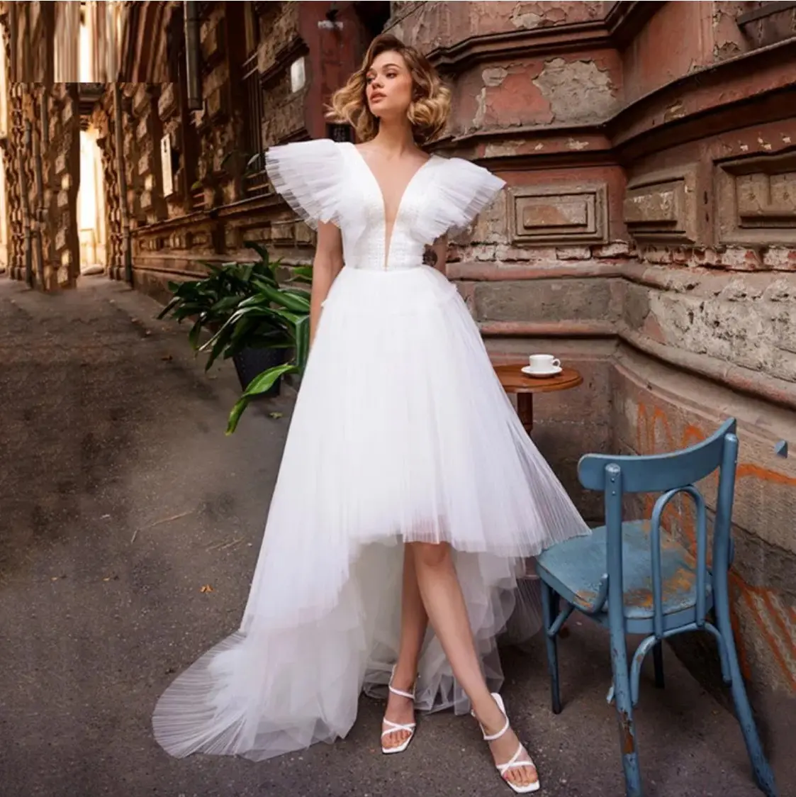 Semplice scollo a v elegante Tulle spiaggia Backless maniche corte abiti da sposa Sexy a-line Ruffles abiti da sposa bassi alti