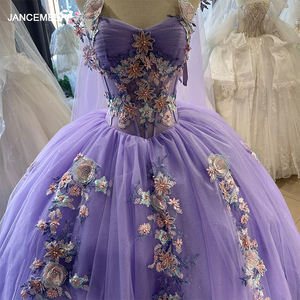 Vestido de Quinceañera/Boda Moderno con Perlas y Flores 3D en Color Lila, Escote Corazón, Cola de Capilla, Largo hasta el Suelo, Modelo XS030 - Product Image 5