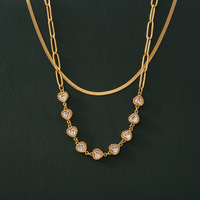 Collier étanche en acier inoxydable plaqué or 18 carats avec chaîne trombone et zircon en forme de cœur YF3952
