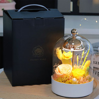 Lampe de table LED tactile rechargeable avec fleur éternelle préservée sous cloche en verre et carillon éolien, de l'usine du Yunnan, cadeau de remise de diplôme et de fêtes pour elle