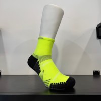 Chaussettes de sport personnalisées OEM de haute qualité avec logo, chaussettes athlétiques professionnelles absorbant la transpiration, chaussettes de cheville en tissu éponge pour la course et la gym