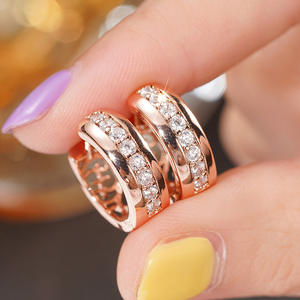 Orecchini a Cerchio DiamondE in Oro Massiccio 18K con Diamanti, Oro Rosa, Taglio Brillante Rotondo, Stile Classico per Uso Quotidiano Femminile - Product Image 4