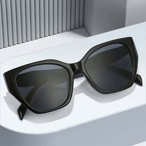 Gafas de Sol Retro 2022 con Lentes Transparentes Estilo Ojo de Gato, Poligonales, de Doble Color para Mujer - Product Image 2