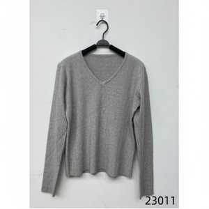 Maglione da donna di alta qualità scollo a V manica lunga maglia Pullover ricamato forato Casual inverno autunno disponibile per il commercio all'ingrosso - Product Image 1