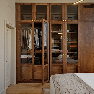 Armoire en bois massif de luxe léger Noyer + Porte en verre Lumière intégrée Minimaliste italien Meubles de chambre à coucher Armoire - Product Image 1