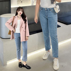 Jeans de Pierna Recta para Mujer Runqi N8148, Azul Lavado, Mezclilla de Algodón, Elásticos, Ajustados, con Diseño de Abertura, Tallas Grandes - Product Image 3