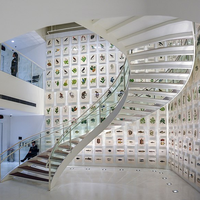Escalier modulaire blanc, escalier en colimaçon en bois d'intérieur avec garde-corps en verre