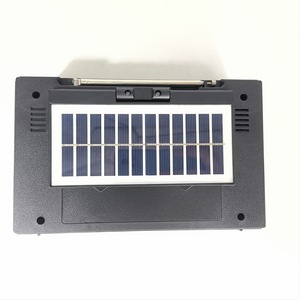 Lampe torche solaire d'urgence multifonctionnelle avec lecteur de carte, radio pleine bande, style rétro et portable - Product Image 3