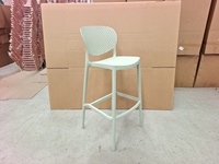 Chaise de bar haute en plastique moderne en polypropylène pour terrasse et café