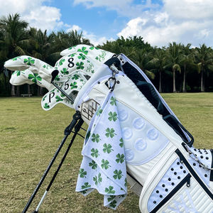 Serviette de golf à faible MOQ avec logo personnalisé, en microfibre à motif gaufré, avec mousqueton - Product Image 3