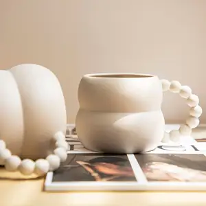Bán Buôn Phong Cách Hàn Quốc Bắc Âu 9 Oz Dễ Thương Màu Xanh Trắng Kawaii Mugs Fat Ceramic Coffee Cup Mugs Với Bead Handgrip Cho Couple Uống