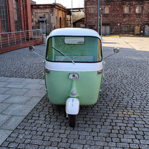 Tricycle électrique de livraison fermé à trois roues, véhicule commercial, autonomie 201-300 km, moteur 100-150 kW, batterie lithium-ion ternaire - Product Image 1