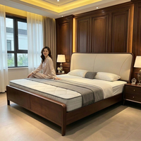 Lit double king size de luxe moderne avec cadre en bois massif et tête de lit rembourrée en cuir véritable, mobilier de chambre pour chambre principale