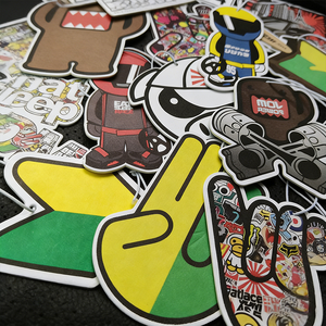 น้ำหอมติดรถยนต์ราคาถูก แบบกระดาษแขวน JDM Hellaflush Demo-kun กลิ่นหอมสำหรับแขวนกระจกมองหลัง กำจัดกลิ่นฟอร์มาลดีไฮด์ - Product Image 1