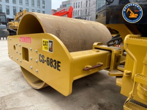 รถบดอัดดินแบบสั่นสะเทือน CAT CS-683E มือสอง เครื่องยนต์ดีเซล กำลัง 129 กิโลวัตต์ น้ำหนัก 18 ตัน ความสามารถในการบดอัดความลาดชัน 45% แรงบดอัด 257 กิโลนิวตัน รถบดถนน - Product Image 5