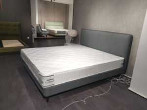 Tissu en cuir de patte de chat résistant aux rayures + cadre en bois de pin. Cadre en acier et bois à 10 points Ajoute de l'élégance-noyau en bois robuste - Product Image 3