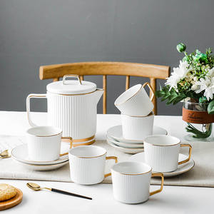 Elegante Juego de Tazas de Té de Porcelana Negra Mate con Diseño de Borde Dorado en Relieve de Estilo Italiano Moderno, 6 Tazas, Ecológico - Product Image 4