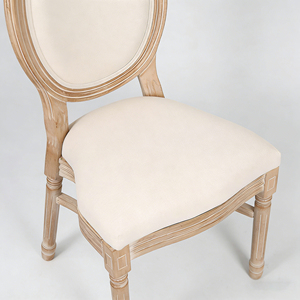 Chaise de salle à manger en chêne de style Louis XVI intemporel, design durable et empilable, siège rembourré, pour extérieur, salon, appartement - Product Image 3