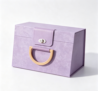 Boîte cadeau rigide de luxe avec poignée en bois en forme de D et fermeture magnétique, matériaux recyclés, emballage personnalisé pour accessoires de foulard